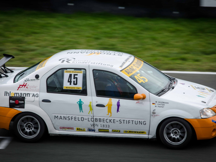 Dacia Logan auf der Rennstrecke. Foto: Marcus Wendt