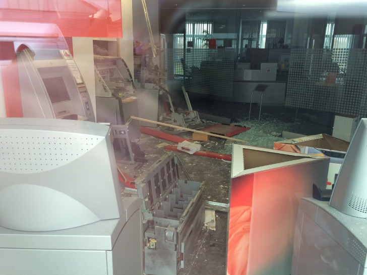 Cremlingen  Geldautomaten aufgesprengt, Foto: 24-7 aktuell