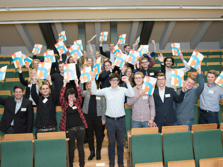 37 Stipendiaten erhielten beim diesjährigen Matchingabend am 22. November an der Ostfalia Hochschule in Wolfenbüttel das Deutschlandstipendium im Gesamtwert von 133.200 Euro. Foto: Ostfalia