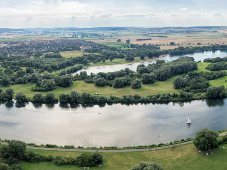 Malerische Ansicht vom Salzgittersee. Foto: Stadt Salzgitter/Andre Kugelis