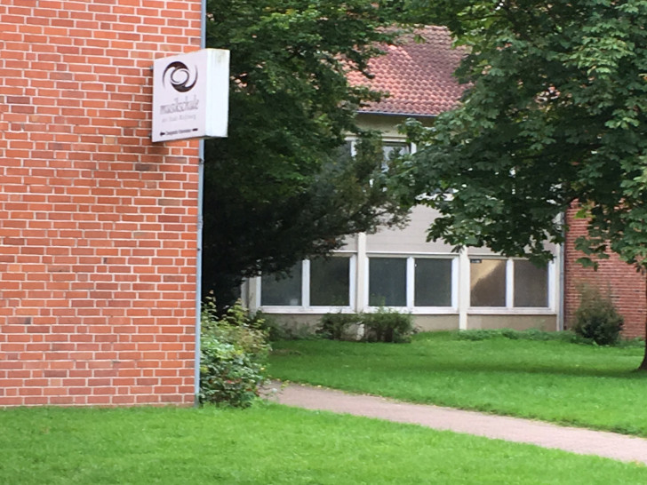Die Zweigstelle Fallersleben der Musikschule der Stadt Wolfsburg in der Glockenbergschule lädt zum Besuch ein. Foto: Eva Sorembik