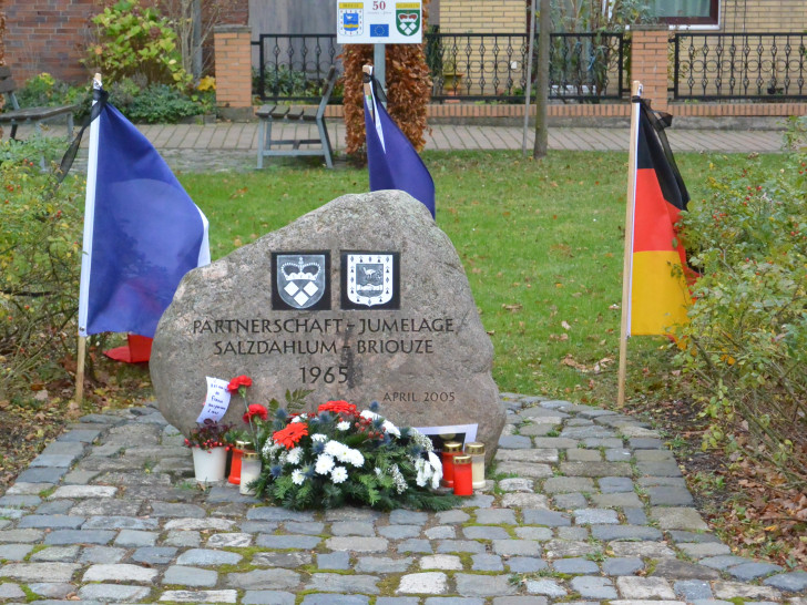 Salzdahlum in Gedenken an die Opfer der Anschläge in Paris. Foto: Privat