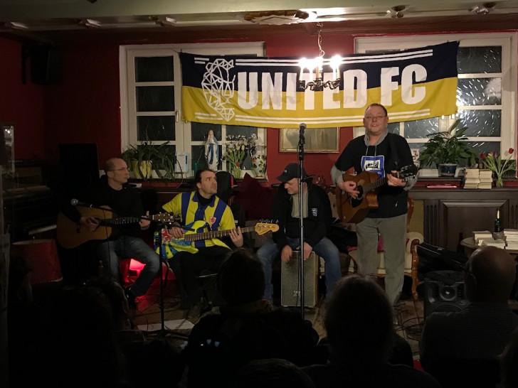 Die Braunschweig Pension gab spontan ein Konzert. Foto: United FC