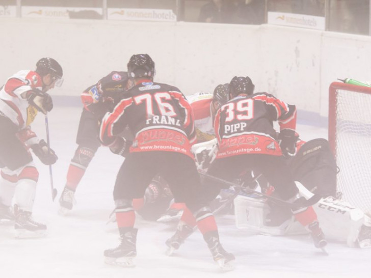 Drei neue Spieler werden für die kommende Oberliga-Spielzeit getestet. Symbolfoto: Jens Bartels