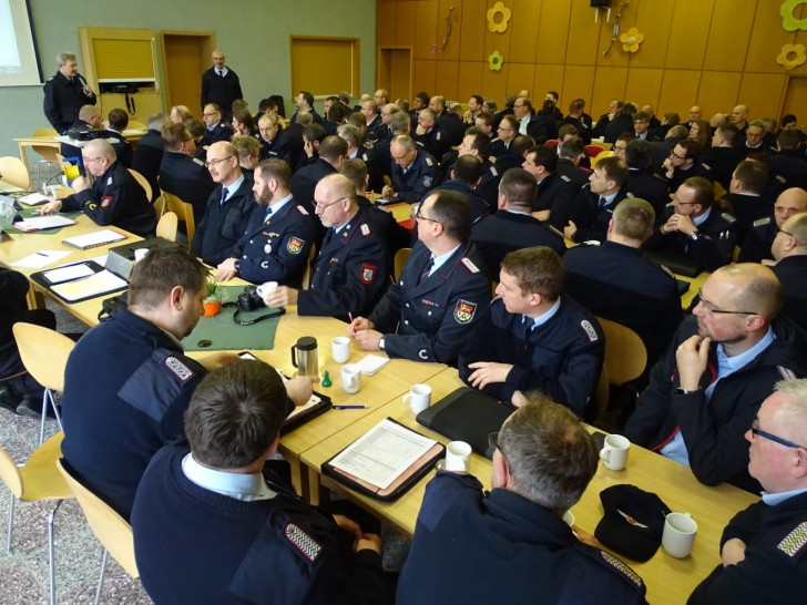 125 Führungskräfte der Kreisfeuerwehr nahmen an dem Seminar teil. Fotos: T. Nadjib, Kreisfeuerwehr Gifhorn
