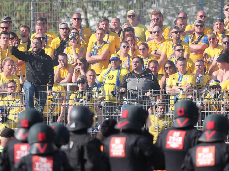 Gern gesehene Gäste: Eintracht Braunschweigs Fans verhielten sich vorbildlich. Foto: Agentur Hübner