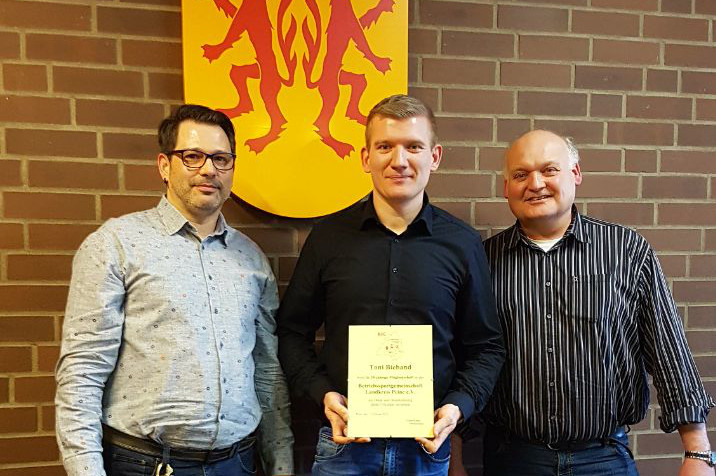 Thorsten Thieß vom Immobilienwirtschaftsbetrieb, Personalratsvorsitzender Toni Bieband und Frank König vom Landkreis Peine Jobcenter. Foto: Landkreis Peine