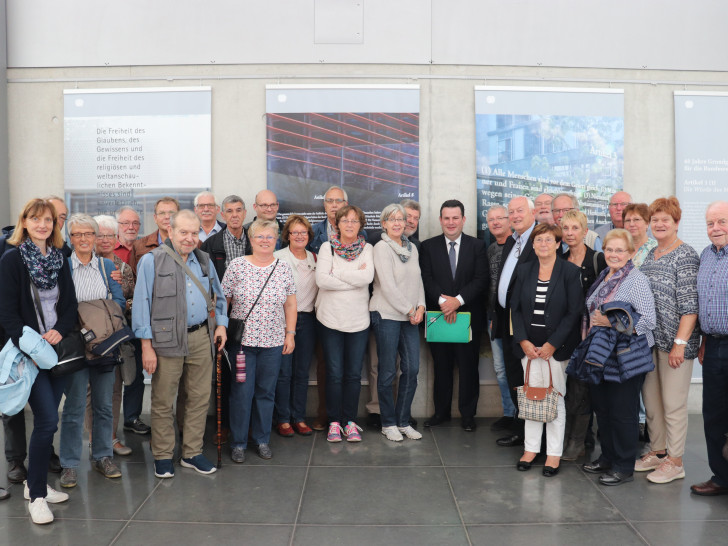 Der Peiner Bundestagsabgeordneten Hubertus Heil (SPD) hatte die Gruppe in den Bundestag eingeladen. Foto: SPD