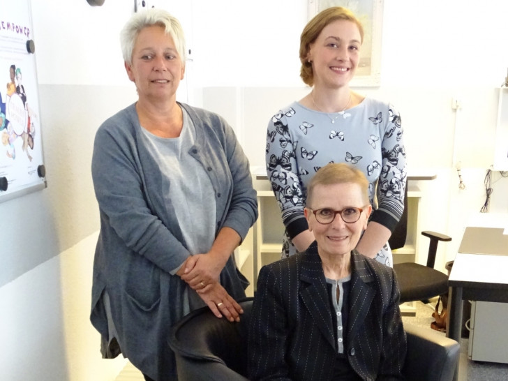 Martina Heike, Barbara Klerings (sitzend) und Steffi Elina Bischoff. Foto: Wolfgang Altstädt