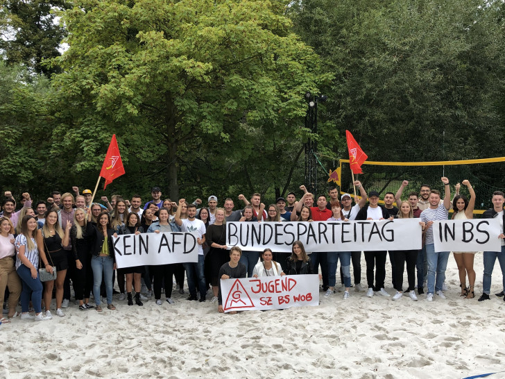 Das Treffen in der Okercabana wurde genutzt, um mit der Mobilisierung gegen den geplanten Bundesparteitag der AfD in Braunschweig zu beginnen. Foto: IG Metall
