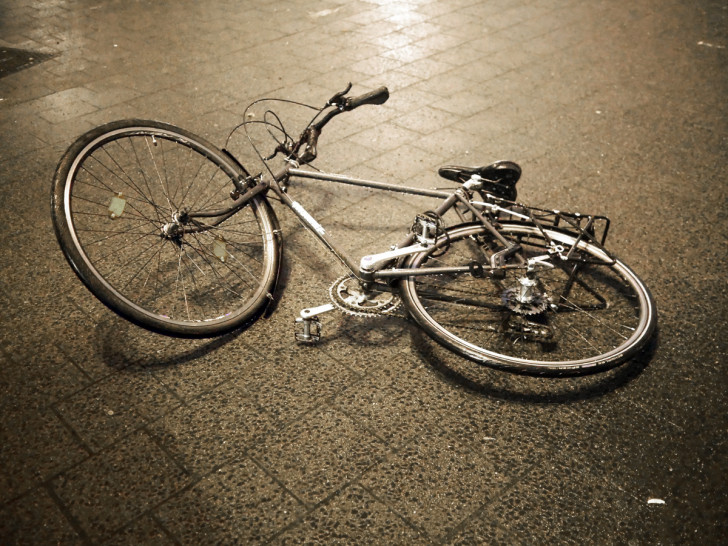 Die Radfahrerin stürzte und musste ins Krankenhaus. Symbolfoto: Alexander Panknin