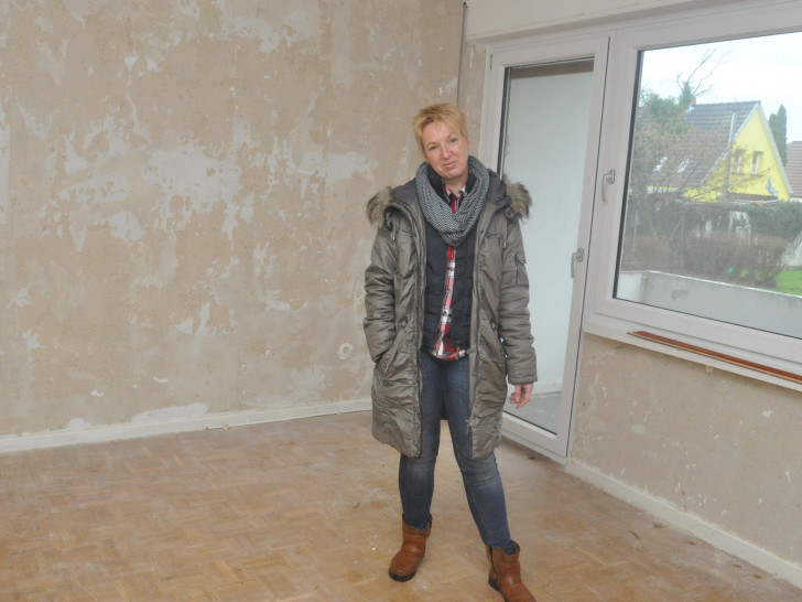 Projektleiterin Anja Schildener inspiziert das Gebäude an der
Schillerstraße. Foto: Lebenshilfe