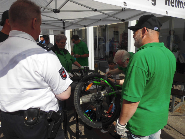 300 Besucher bei Fahrrad-Aktion in Fallersleben. Foto: Verkehrswacht Wolfsburg