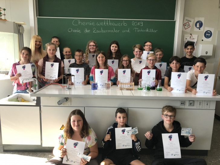 Die Schüler freuen sich über ihre erfolgreiche Teilnahme am diesjährigen Chemiewettbewerb. Foto: AGG Goslar