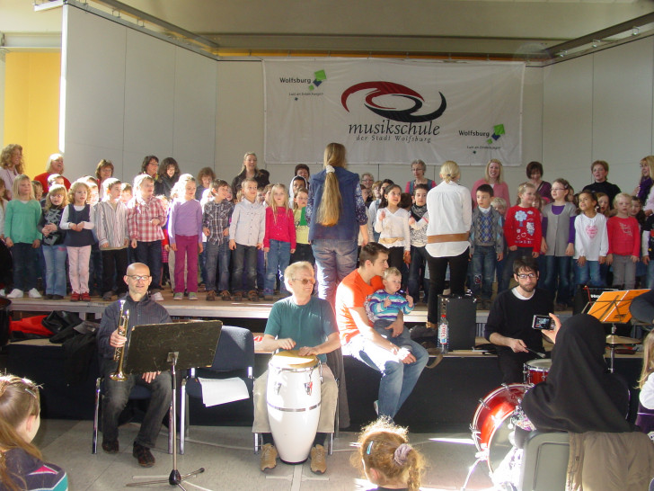Die Musikschule der Stadt Wolfsburg lädt am Samstag, 21. April von 15 bis 17 Uhr zum ersten Tag der offenen Tür dieses Jahres in die Goetheschule ein. Foto: Stadt Wolfsburg