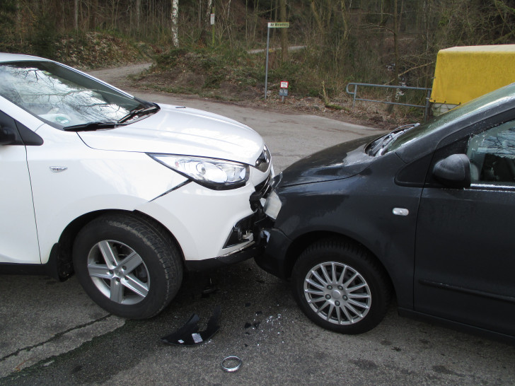 In Lautenthal kam es am Freitag zu einem Verkehrsunfall. Dabei entstand ein Sachschaden von rund 14.000 Euro. Verletzt wurde niemand. Foto: Polizei 