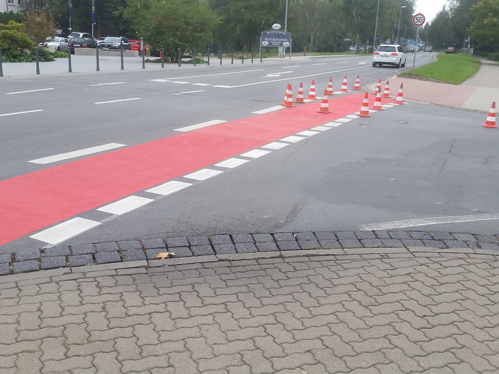 Wie hier im Bereich der Langen Straße wurden die Radweg-Markierungen in Wolfenbüttel an mehreren Stellen erneuert. Foto: Stadt Wolfenbüttel