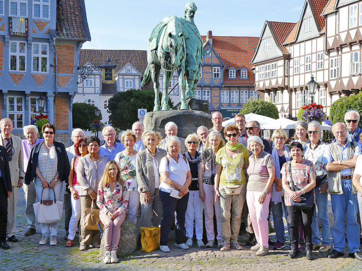 Die Besuchergruppe aus Luxemburg auf dem Stadtmarkt. Foto: Stadt Wolfenbuettel/rae