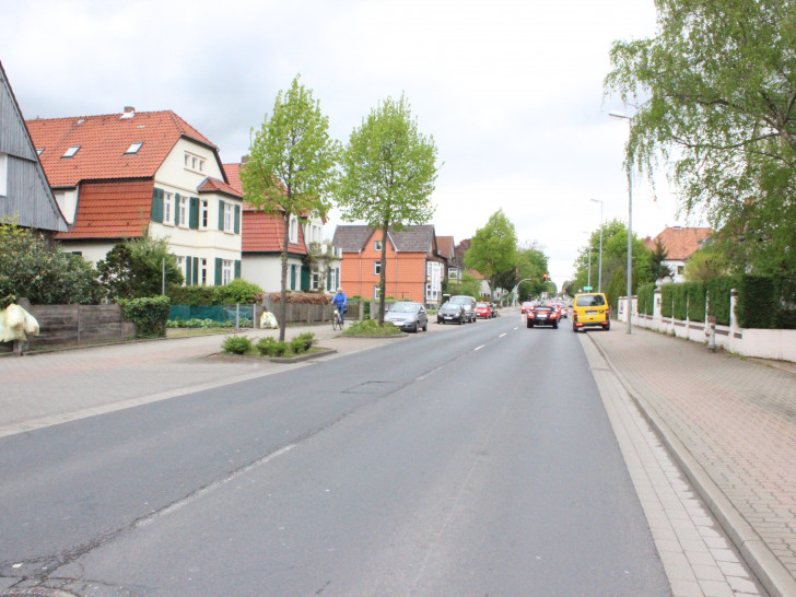 Auf dem Neuen Weg ab der Kreuzung Salzdahlumer Straße in Richtung Innenstadt sollte laut CDU Tempo 30 geprüft werden. Archivfoto: regionalHeute.de