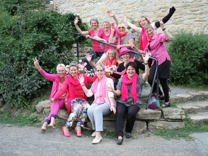 Die Läuferinnen der Gruppe „Pink Ladies“ fiebern dem Anti-Brustkrebs-Lauf in den Wallanlagen entgegen. Foto: Privat
