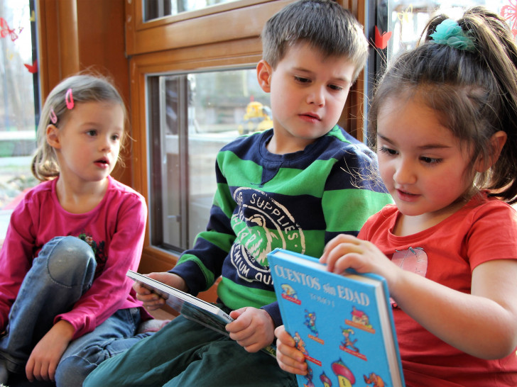 Die Kinder lernen neue Sprachen kennen. Foto: Johanniter/ Lena Kopetz
