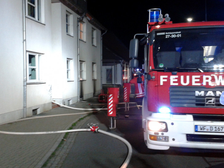 Bei einem Brand in einem Mehrfamilienhaus in Schöppenstedt wurden 34 Bewohner evakuiert. Zwei Personen wurden durch eine Rauchvergiftung leicht verletzt. Foto: Privat