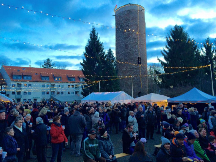 Rund 3.000 Besucher feierten am Sonntag den Advent auf der Vienenburg. Fotos: Privat. 