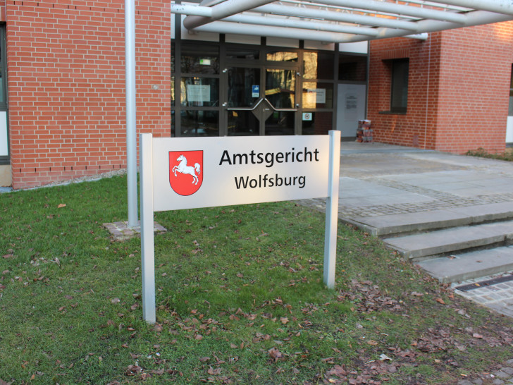Vor dem Amtsgericht Wolfsburg fand am 2. Juni vor dem Amtsgericht Wolfsburg eine spontane Kundgebung statt.