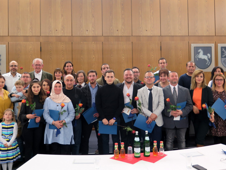 32 Neubürgerinnen und Neubürger wurden im großen Sitzungssaal der Kreisverwaltung in Wolfenbüttel begrüßt. Foto: Landkreis Wolfenbüttel