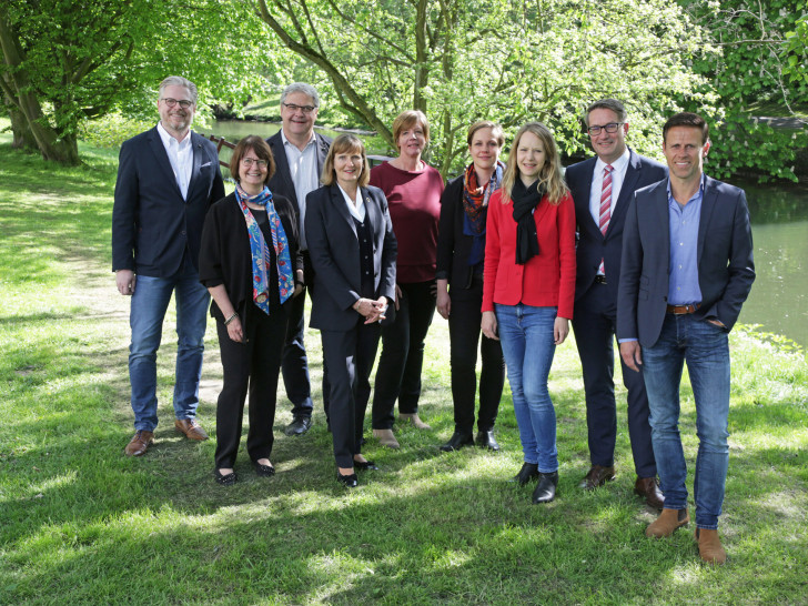 Von links: Björn Reckewell (Lessingstadt Wolfenbüttel), Angelika Daamen (Göttingen Tourismus e. V.), Frank Lücke (Hameln Marketing und Tourismus GmbH), Ute Lageschulte (Autostadt GmbH), Petra Sievers (9 Städte + 1/Hannover Marketing & Tourismus GmbH), Judith Peters (Lüneburg Marketing GmbH), Nina Bierwirth (Braunschweig Stadtmarketing GmbH), Gerold Leppa und Boris Böcker (Hildesheim Marketing GmbH). Es fehlen Hans Nolte (Hannover Marketing & Tourismus GmbH), Helena Galanakis (GOSLAR marketing gmbh), Klaus Lohmann (Celle Tourismus und Marketing GmbH) und Mathias Derlin (GOSLAR marketing gmbh). Foto: Braunschweig Stadtmarketing GmbH/Sascha Gramann