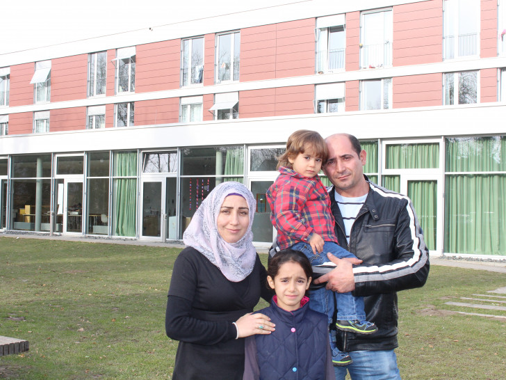 Hanan und Abdul mit Tochter Hanin und ihrem Sohn Mohammed. Foto: Jan Borner