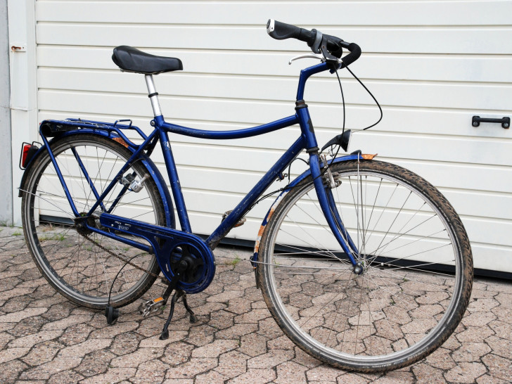 Dies ist das Fahrrad, welches auf die Straße geschoben wurde. Foto: Polizei