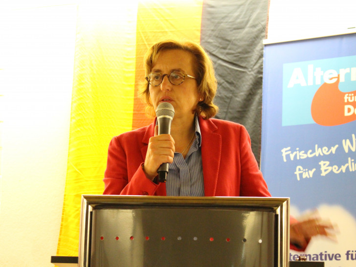 Beatrix von Storch, stellvertretende Bundesvorsitzende der AfD und Mitglied des Europäischen Parlaments, kritisiert die Arbeitsweise des Europäischen Parlaments. Foto: Max Förster
