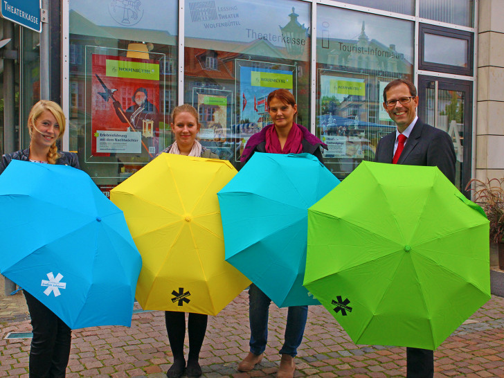 Neue Wolfenbütteler Regenschirme in leuchtenden Farben. Foto: Stadt Wolfenbüttel
