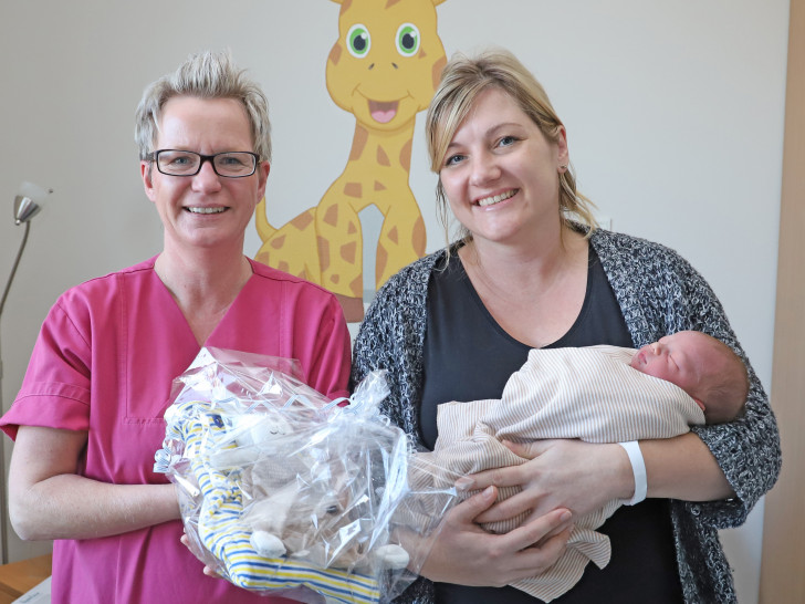 Der kleine Domenik in den Armen seiner Mama.
Foto: Städtisches Klinikum Wolfenbüttel