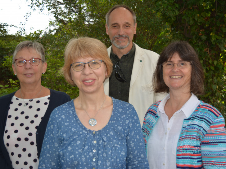 Von links: Sabine Stützer, Ute Werrer, Matthias Böning und Bettina Mai. Die Diakonie begrüßt zwei neue Mitarbeiterinnen. Foto: Ev.-luth. Kirchenkreis Peine