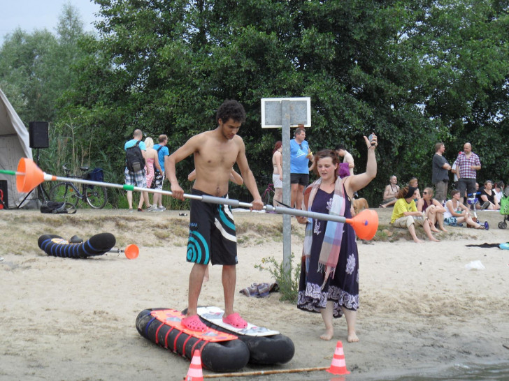 Am 31. Juli findet von 15 bis 19 Uhr am Nordufer des Heidbergsee die 5. Internationale Weltmeisterschaft im Wasserschuh-Laufen statt. Foto: Woodrix, Jens Gronewaudt 