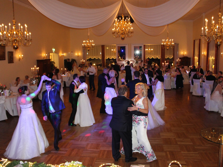 Auch das Inhaber-Ehepaar Ossada gesellte sich zu den tanzenden Paaren. Fotos: Alexander Dontscheff (wenn nicht anders vermerkt)