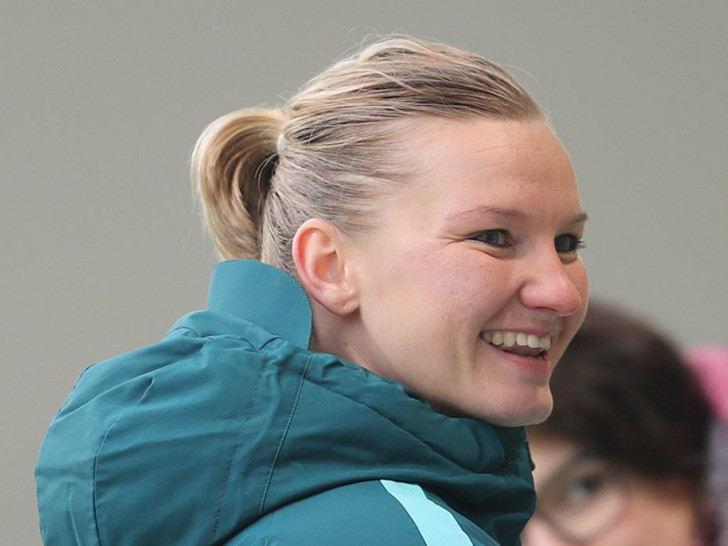 Eine kleine Geste von Alexandra Popp sorgte für (menschliche) Wärme. Foto: Agentur Hübner