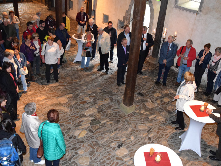 Bürgermeister Axel Siebe begrüßt die Goslarer und Berouner im Großen Heiligen Kreuz. Fotos: Stadt Goslar