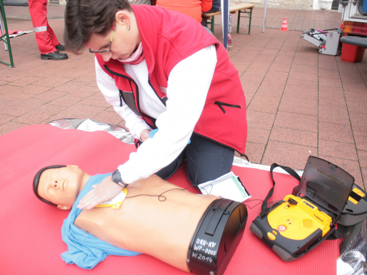 Automatisierter externer Defibrillator soll Leben retten. Symbolfoto: Anke Donner