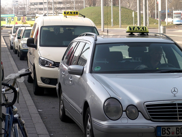 Taxifahrten könnten in Zukunft teurer werden. Symbolfoto: André Ehlers