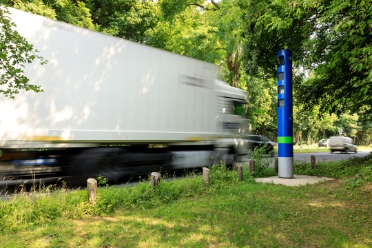 Eine solche Säule ist bald an der B 82 zu sehen. Symbolfoto: Toll Collect GmbH