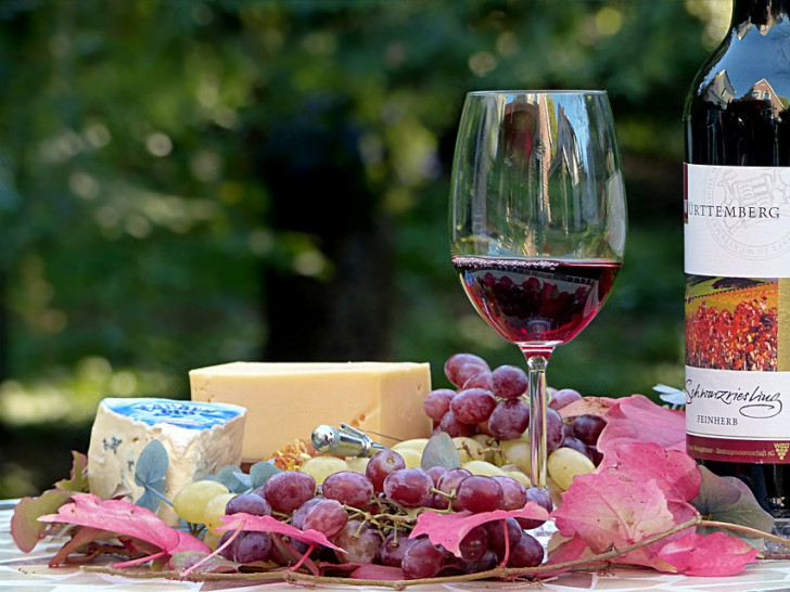Das Weinfest in Fallersleben lädt zum Verweilen ein. Symbolfoto: pixabay