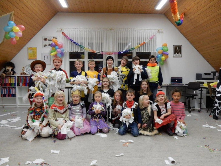 Die Löschlöwen der Kinderfeuerwehr Watenbüttel haben im Feuerwehrhaus eine wilde Karnevalsparty gefeiert. Foto: St. Kadereit