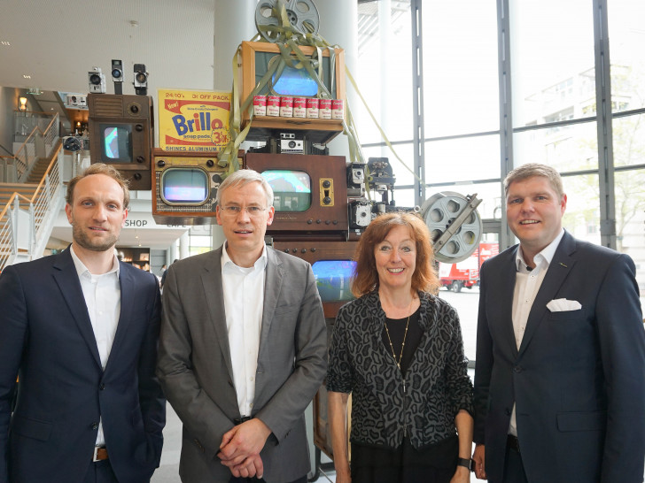 Jens Hofschröer (Geschäftsführer der WMG), Kai-Uwe Hirschheide (Stadtbaurat der Stadt Wolfsburg), Gabriele Schulze (marketing4results), Christoph Kaufmann (Abteilungsleiter Tourismusvertrieb der WMG) (v. li.). Foto: WMG