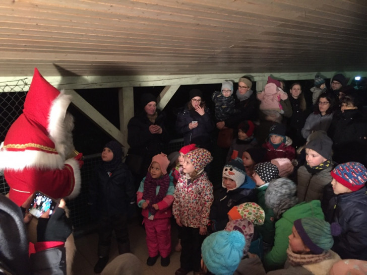 Der Nikolaus machte auch im Regenbogenkindergarten Halt. Foto: Gemeinde Lehre