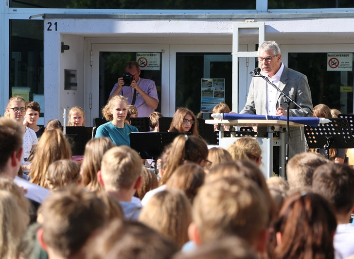 Schulleiter Michael Kluge bei seiner Rede. Fotos: Gymnasium Anna-Sophianeum