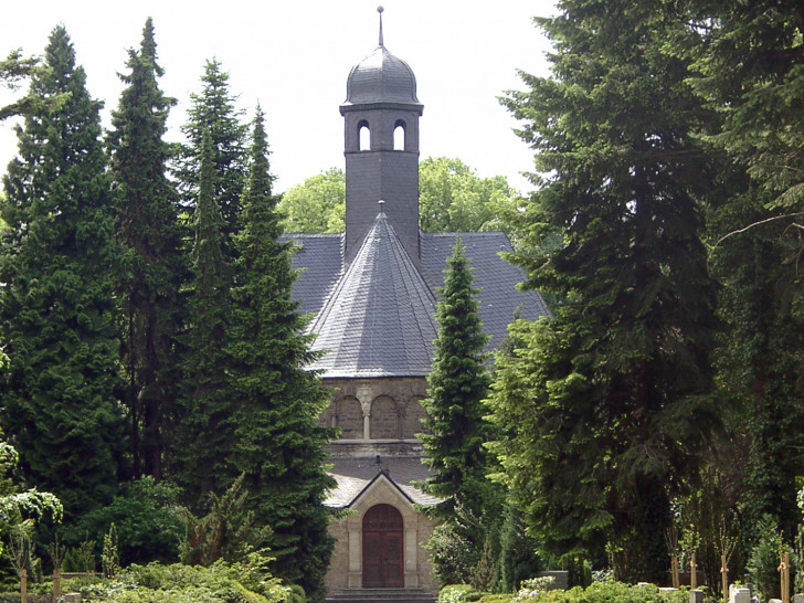 Die Martinskapelle auf dem Wolfenbütteler Hauptfriedhof wird in diesen Tagen 100 Jahre alt. Foto: Stadt Wolfenbüttel