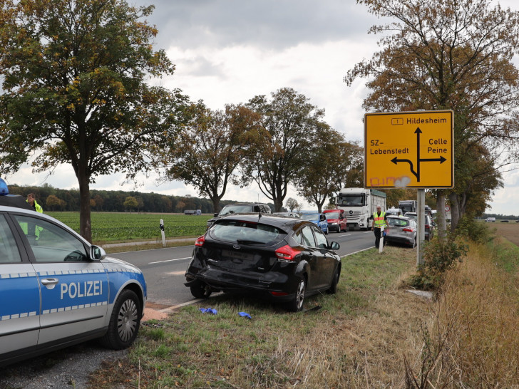 Drei Autos wurden bei dem Unfall aufeinander geschoben. Fotos: Rudolf Karliczek